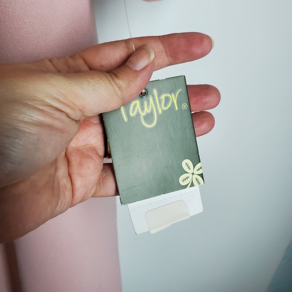 NWT Taylor Blush Shift Pink with Tiered Ruffled Sleeves.  Size 10. - Picture 5 of 8